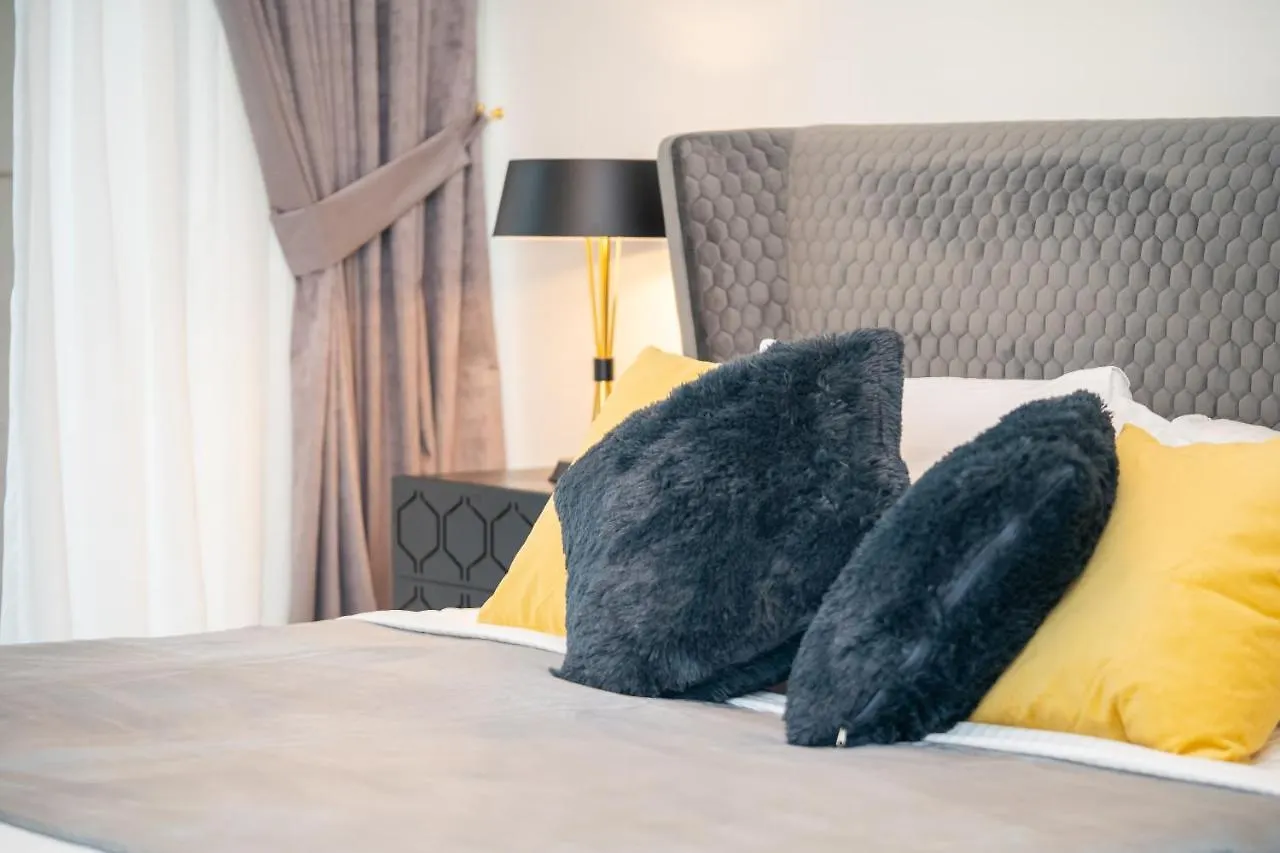 דובאי Higuests - Chic Apt With Balcony And Pool Near Burj Khalifa איחוד האמירויות הערביות
