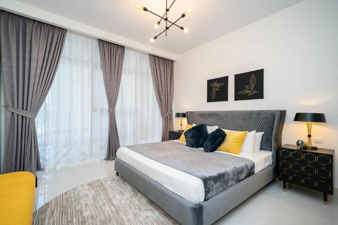 Apartment Higuests - Chic Apt With Balcony And Pool Near Burj Khalifa Dubai