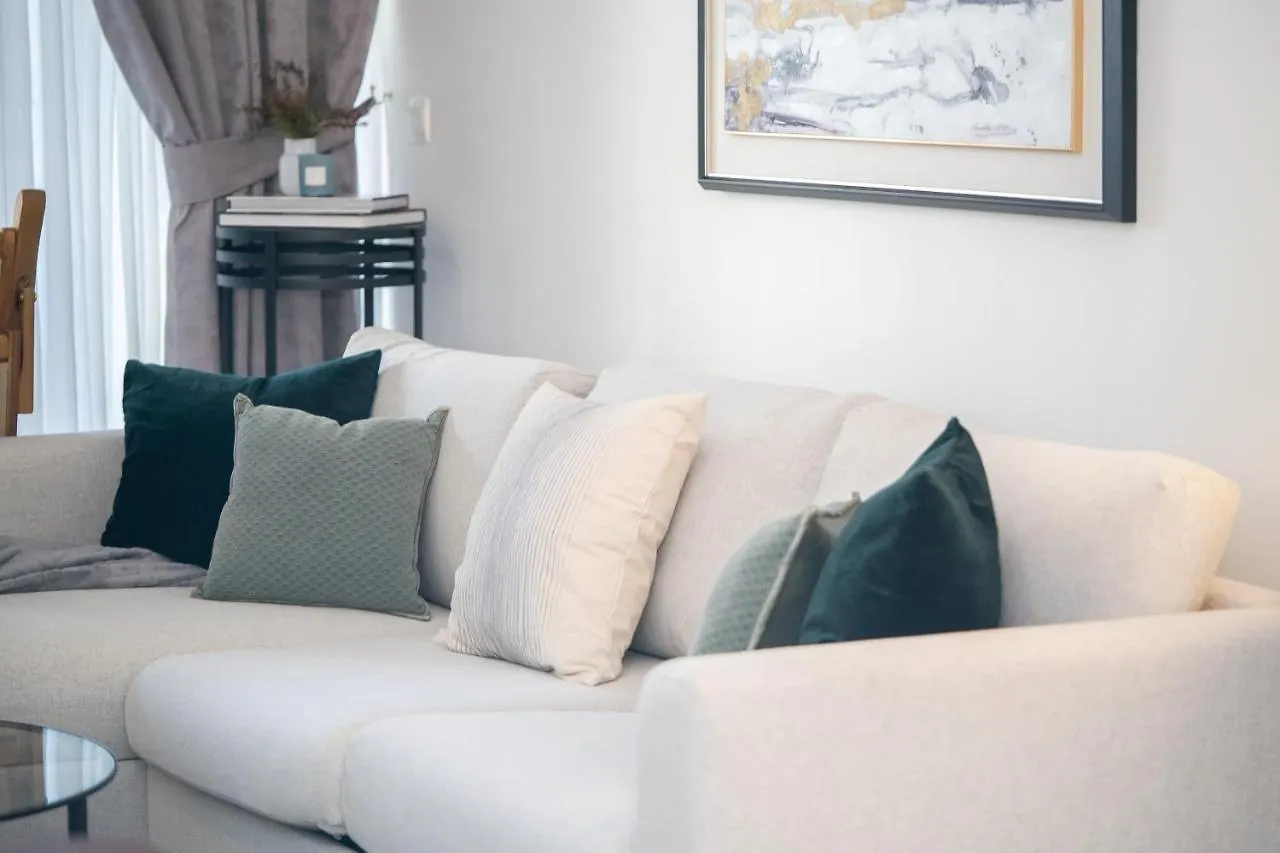 Higuests - Chic Apt With Balcony And Pool Near Burj Khalifa Dubai 0*,  United Arab Emirates